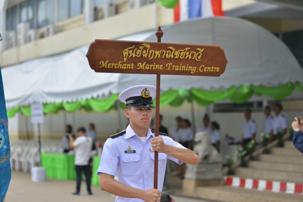 “สรรเพชญ” ชู ทุนมนุษย์คือหัวใจยกระดับพาณิชย์นาวีไทย เร่งผลิตบุคลากรมาตรฐาน IMO ป้อนตลาดแรงงานโลก เดินหน้าพัฒนาท่าเรือ-ร่องน้ำ-MSW เพิ่มขีดแข่งขันประเทศ 38