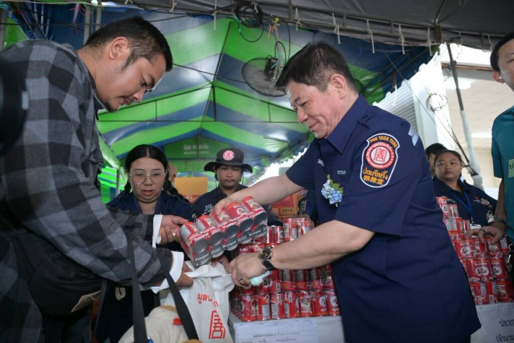 มูลนิธิป่อเต็กตึ๊ง ยกทัพเพิ่มชุดเครื่องอุปโภคบริโภคและค่าพาหนะ แจกจ่ายแก่ผู้ยากไร้ รวม 6,000 ชุด เนื่องในประเพณีทิ้งกระจาด (ซิโกว) 38