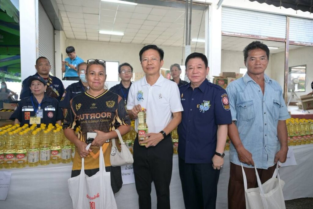 มูลนิธิป่อเต็กตึ๊ง ยกทัพเพิ่มชุดเครื่องอุปโภคบริโภคและค่าพาหนะ แจกจ่ายแก่ผู้ยากไร้ รวม 6,000 ชุด เนื่องในประเพณีทิ้งกระจาด (ซิโกว) 32