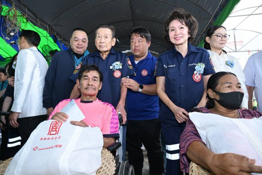 มูลนิธิป่อเต็กตึ๊ง ยกทัพเพิ่มชุดเครื่องอุปโภคบริโภคและค่าพาหนะ แจกจ่ายแก่ผู้ยากไร้ รวม 6,000 ชุด เนื่องในประเพณีทิ้งกระจาด (ซิโกว) 29