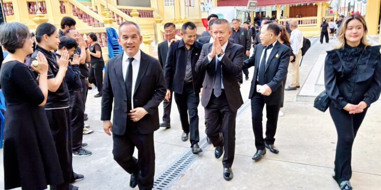รองนายกสมาคมตำรวจ นำทัพข้าราชการและคนดัง ร่วมพิธีบำเพ็ญกุศล ‘พ.ต.อ.ธงชัย เย็นประเสริฐ’ นายก อบจ.นนทบุรี 25 รองนายกสมาคมตำรวจ นำทัพข้าราชการและคนดัง ร่วมพิธีบำเพ็ญกุศล ‘พ.ต.อ.ธงชัย เย็นประเสริฐ’ นายก อบจ.นนทบุรี