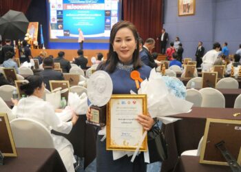 “รศ.ดร.สุดาวรรณ สมใจ” คว้า 2 รางวัลใหญ่ “แม่ดีเด่น-ผู้บริหารดีเด่นแห่งปี 2569” โครงการแม่ของแผ่นดิน