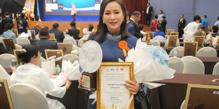 “รศ.ดร.สุดาวรรณ สมใจ” คว้า 2 รางวัลใหญ่ “แม่ดีเด่น-ผู้บริหารดีเด่นแห่งปี 2569” โครงการแม่ของแผ่นดิน 25 “รศ.ดร.สุดาวรรณ สมใจ” คว้า 2 รางวัลใหญ่ “แม่ดีเด่น-ผู้บริหารดีเด่นแห่งปี 2569” โครงการแม่ของแผ่นดิน