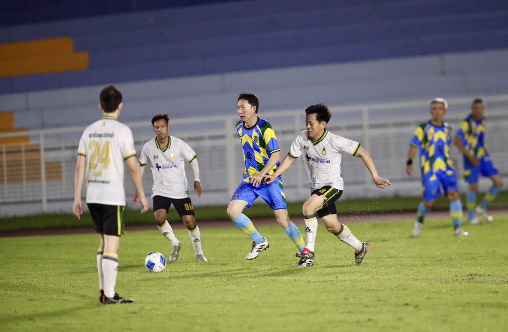 เตะสนั่นสนามทัพฟ้า! “รักเมืองไทยครั้งที่ 4” สถาบันพระปกเกล้า-วปอ. ผนึกกำลัง เตะกระชับมิตรสามัคคี ต่างรุ่นต่างวัย หัวใจเดียวกัน “แพ้-ชนะ” คือมิตรภาพ 31