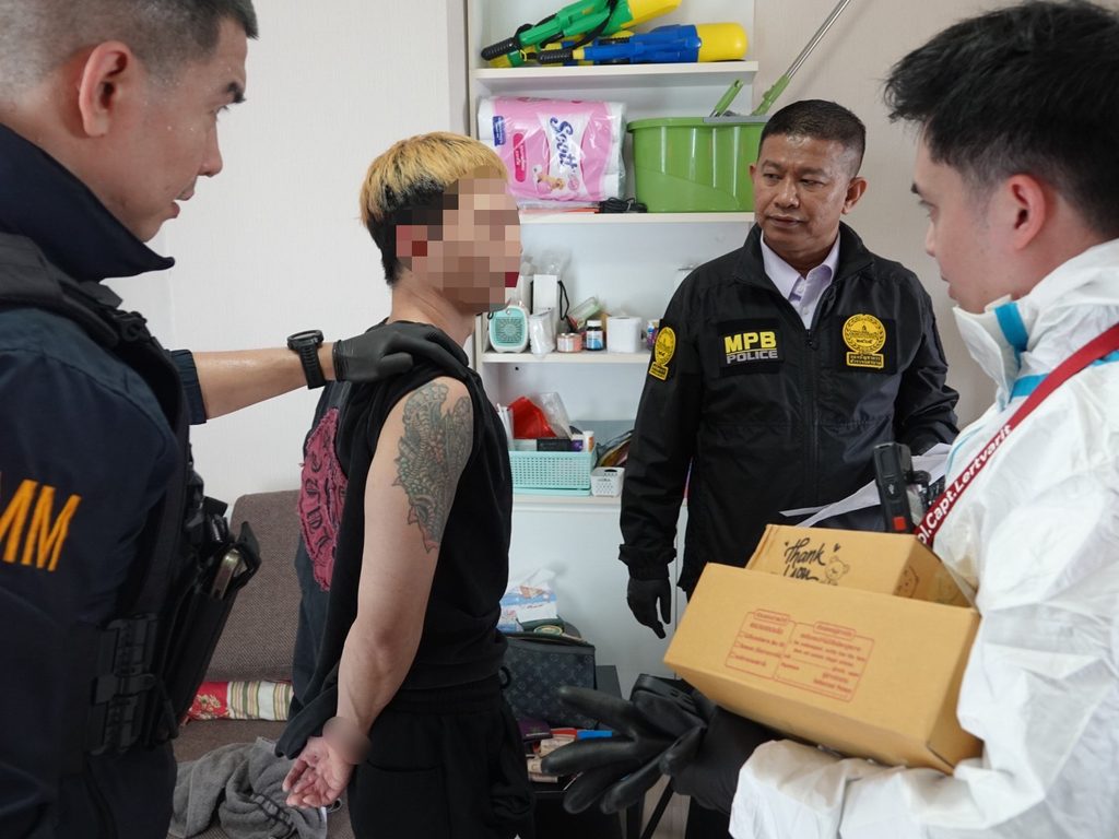 รวบหนุ่มสิงคโปร์หนีคดีซุกไทย! ตร.แกะรอย 3 เดือน พบไอซ์–สารเคมีอันตราย สั่ง “สารพิษร้ายแรง” จากดาร์กเว็บ 27