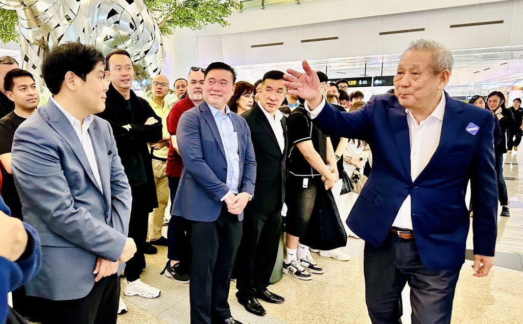 ไทย-จีนแน่นแฟ้น! ”พินิจ จารุสมบัติ“ นำทัพวงดุริยางค์ฟีลฮาร์โมนิกฯ บุกปักกิ่ง เตรียมโชว์พลังดนตรีระดับโลกบนกำแพงเมืองจีน 11-12 ก.ย.นี้ ในวาระโอกาสความสัมพันธ์ ไทย - จีน ครบ 51ปี 27