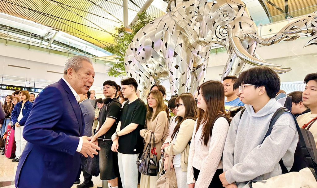 ไทย-จีนแน่นแฟ้น! ”พินิจ จารุสมบัติ“ นำทัพวงดุริยางค์ฟีลฮาร์โมนิกฯ บุกปักกิ่ง เตรียมโชว์พลังดนตรีระดับโลกบนกำแพงเมืองจีน 11-12 ก.ย.นี้ ในวาระโอกาสความสัมพันธ์ ไทย - จีน ครบ 51ปี 26