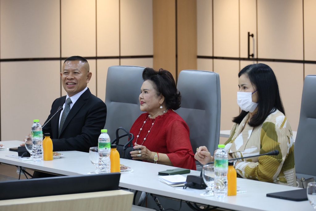 พลังแห่งการให้! ครอบครัววุฒิจรัสธำรงค์ ส่งต่อความห่วงใย มอบอุปกรณ์การแพทย์และทุนช่วยเหลือผู้ป่วยยากไร้ รพ.ค่ายสุรนารี มูลค่ารวมกว่า 1.2 ล้าน 31