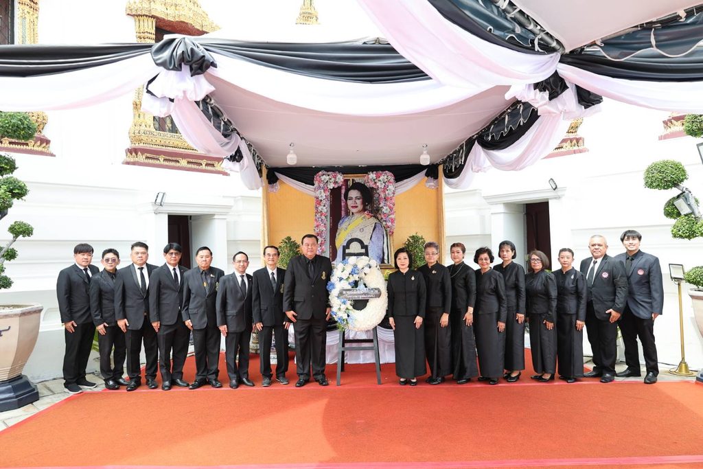 2 สมาคมหนังสือพิมพ์ฯ นำคณะกรรมการ–ที่ปรึกษา เข้าถวายความอาลัย ณ พระบรมมหาราชวัง 32