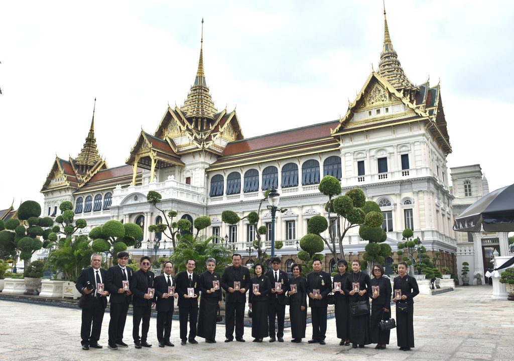 2 สมาคมหนังสือพิมพ์ฯ นำคณะกรรมการ–ที่ปรึกษา เข้าถวายความอาลัย ณ พระบรมมหาราชวัง 26