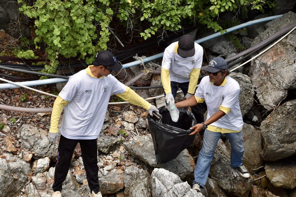 รวมพลอาสาสมัครนักดำน้ำและเก็บขยะชายหาด กิจกรรมรักษ์โลก O.K. NO TRASH 2026 ภายใต้แนวคิด "The Last Piece of Trash" "25 ปี...กิจกรรมดำน้ำเก็บขยะและเก็บขยะชายหาด" 30
