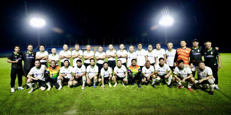 เตะสนั่นสนามทัพฟ้า! “รักเมืองไทยครั้งที่ 4” สถาบันพระปกเกล้า-วปอ. ผนึกกำลัง เตะกระชับมิตรสามัคคี ต่างรุ่นต่างวัย หัวใจเดียวกัน “แพ้-ชนะ” คือมิตรภาพ 25 เตะสนั่นสนามทัพฟ้า! “รักเมืองไทยครั้งที่ 4” สถาบันพระปกเกล้า-วปอ. ผนึกกำลัง เตะกระชับมิตรสามัคคี ต่างรุ่นต่างวัย หัวใจเดียวกัน “แพ้-ชนะ” คือมิตรภาพ