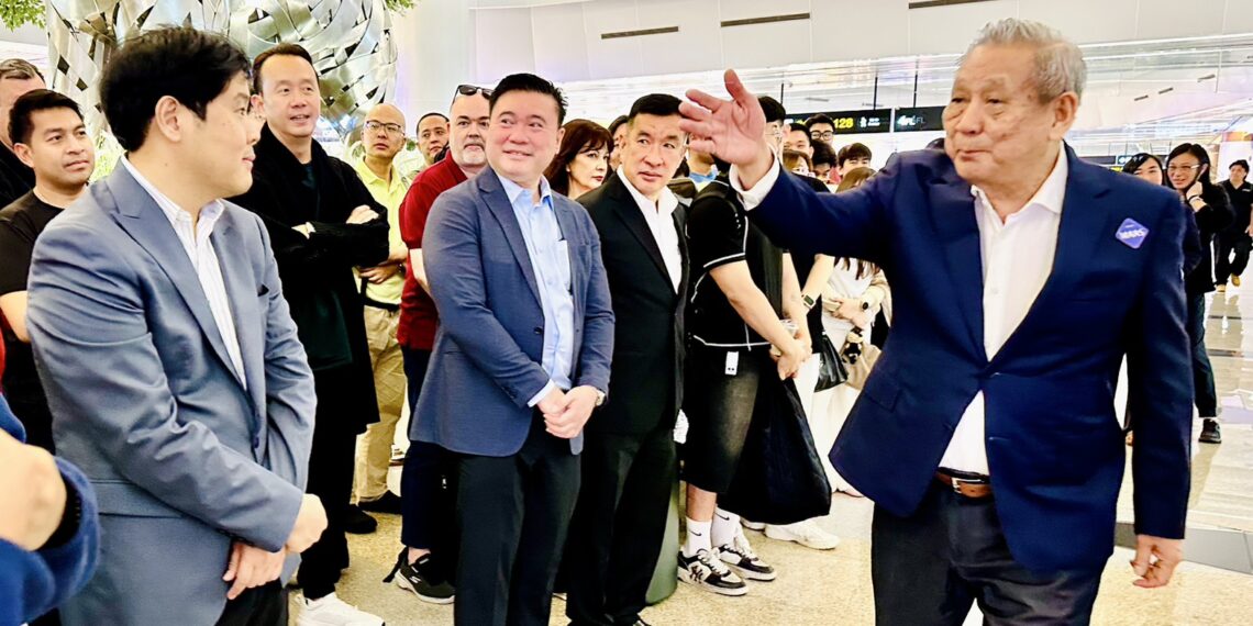 ไทย-จีนแน่นแฟ้น! ”พินิจ จารุสมบัติ“ นำทัพวงดุริยางค์ฟีลฮาร์โมนิกฯ บุกปักกิ่ง เตรียมโชว์พลังดนตรีระดับโลกบนกำแพงเมืองจีน 11-12 ก.ย.นี้ ในวาระโอกาสความสัมพันธ์ ไทย – จีน ครบ 51ปี